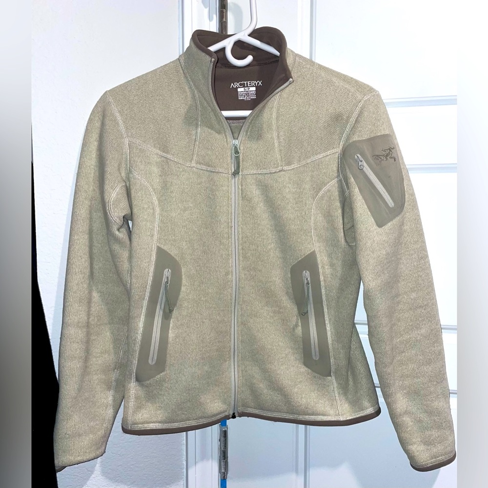 Arc’teryx Cream Covert Cardigan S